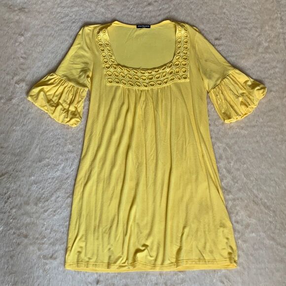 ChaCha Vente yellow bell sleeve dress. - Picture 5 of 16